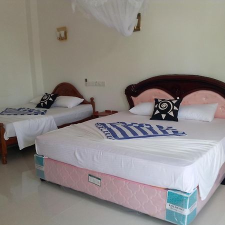 Peacock Reach Hotel Tissamaharama Room photo