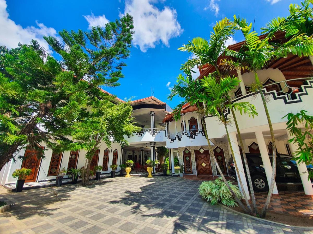 Peacock Reach Hotel Tissamaharama Exterior photo
