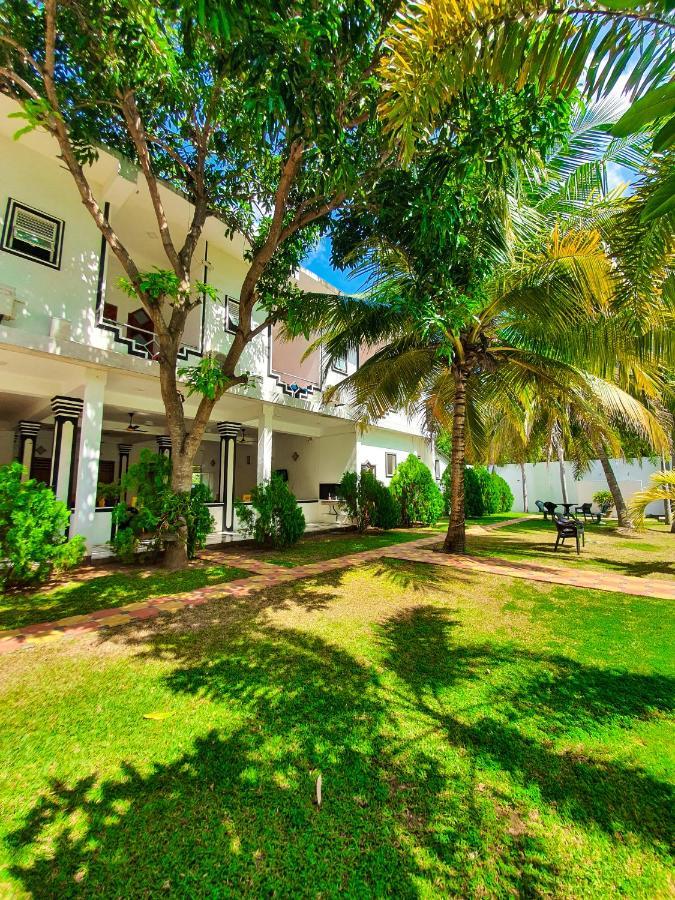 Peacock Reach Hotel Tissamaharama Exterior photo
