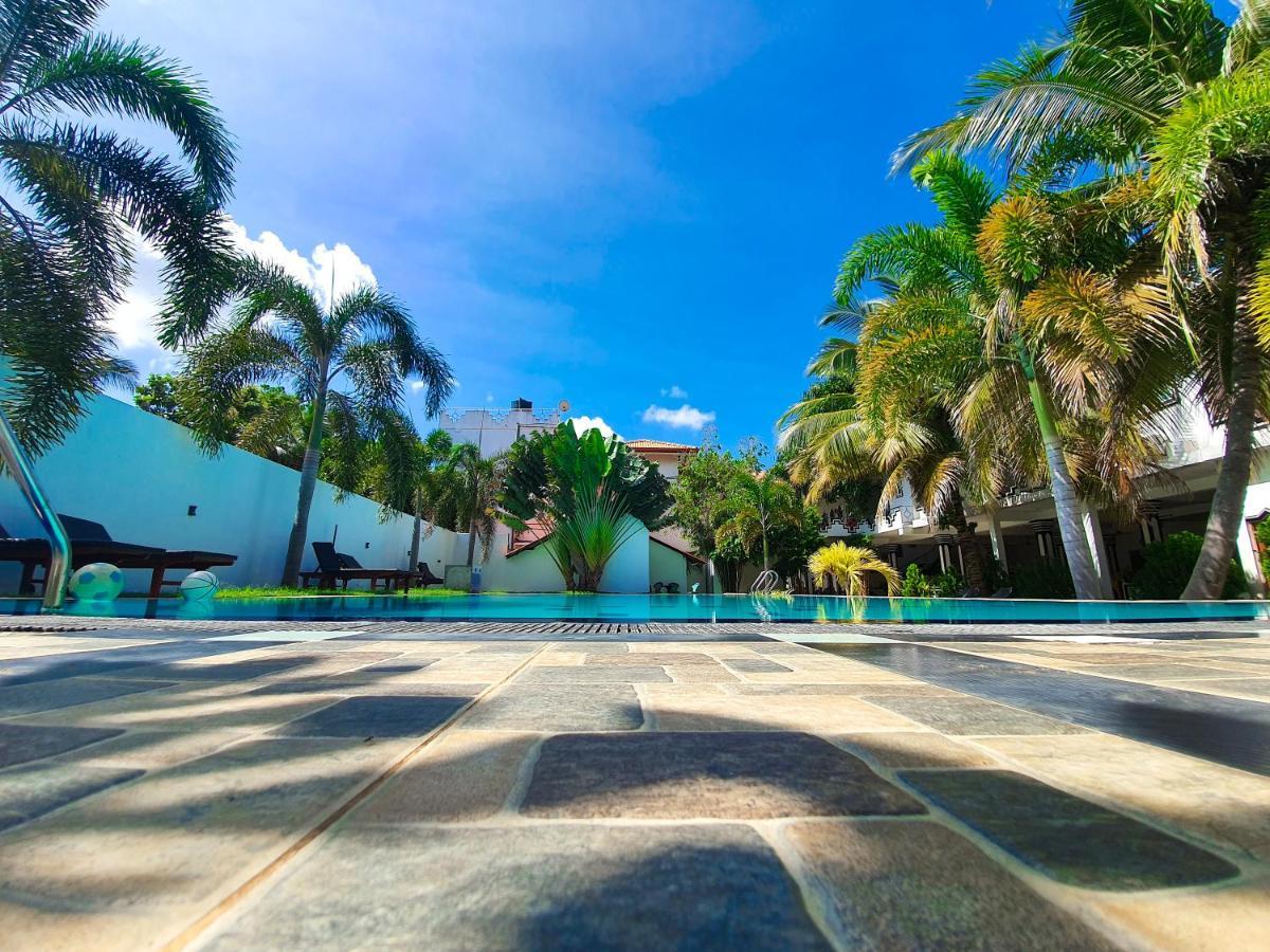 Peacock Reach Hotel Tissamaharama Exterior photo