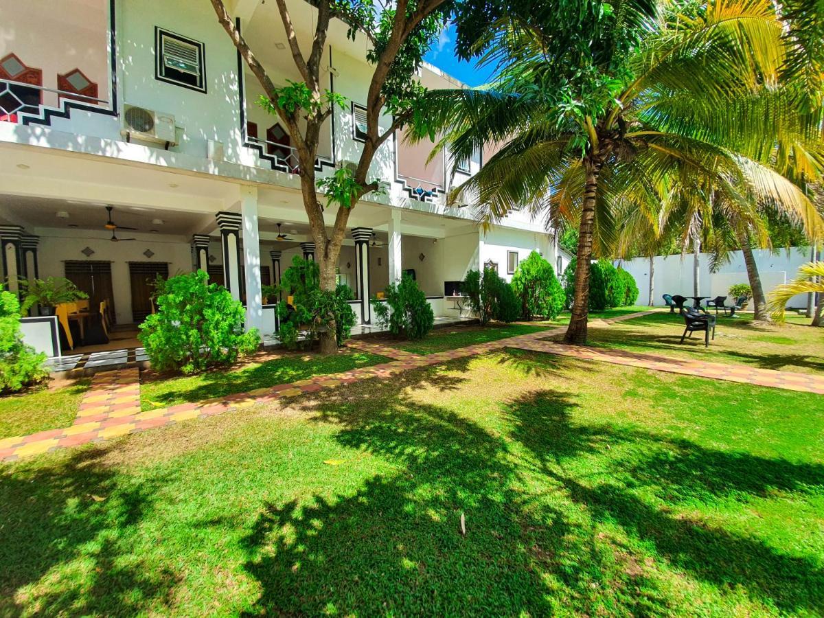 Peacock Reach Hotel Tissamaharama Exterior photo