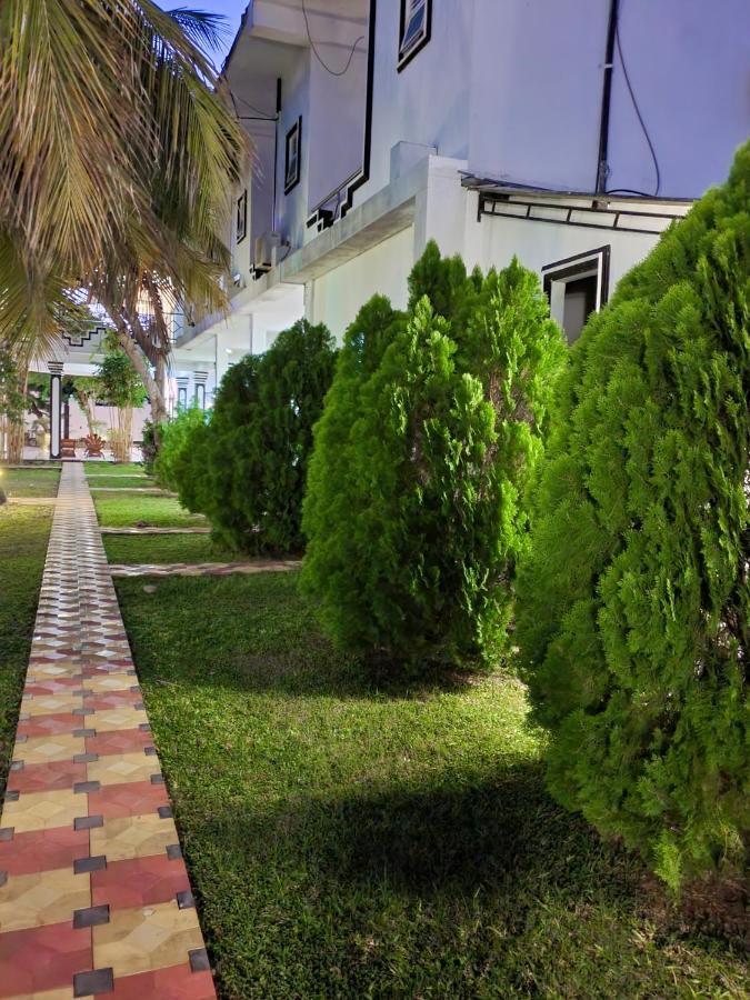 Peacock Reach Hotel Tissamaharama Exterior photo