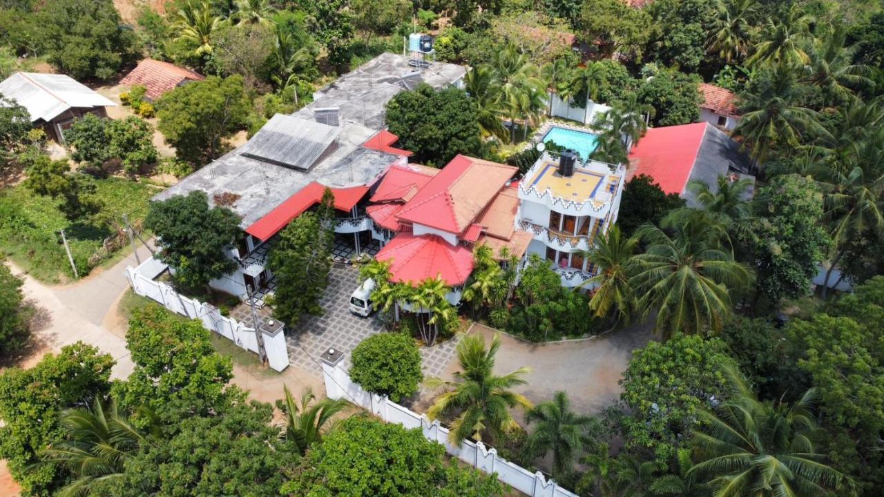 Peacock Reach Hotel Tissamaharama Exterior photo