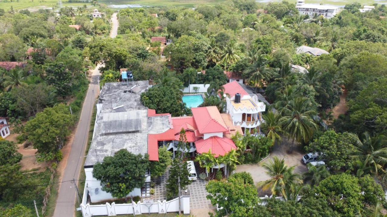 Peacock Reach Hotel Tissamaharama Exterior photo