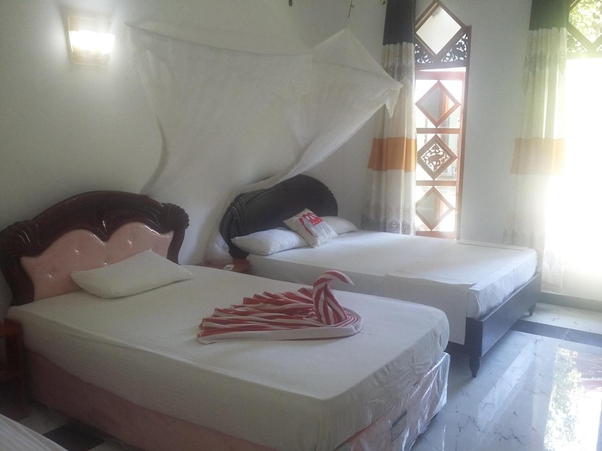 Peacock Reach Hotel Tissamaharama Room photo