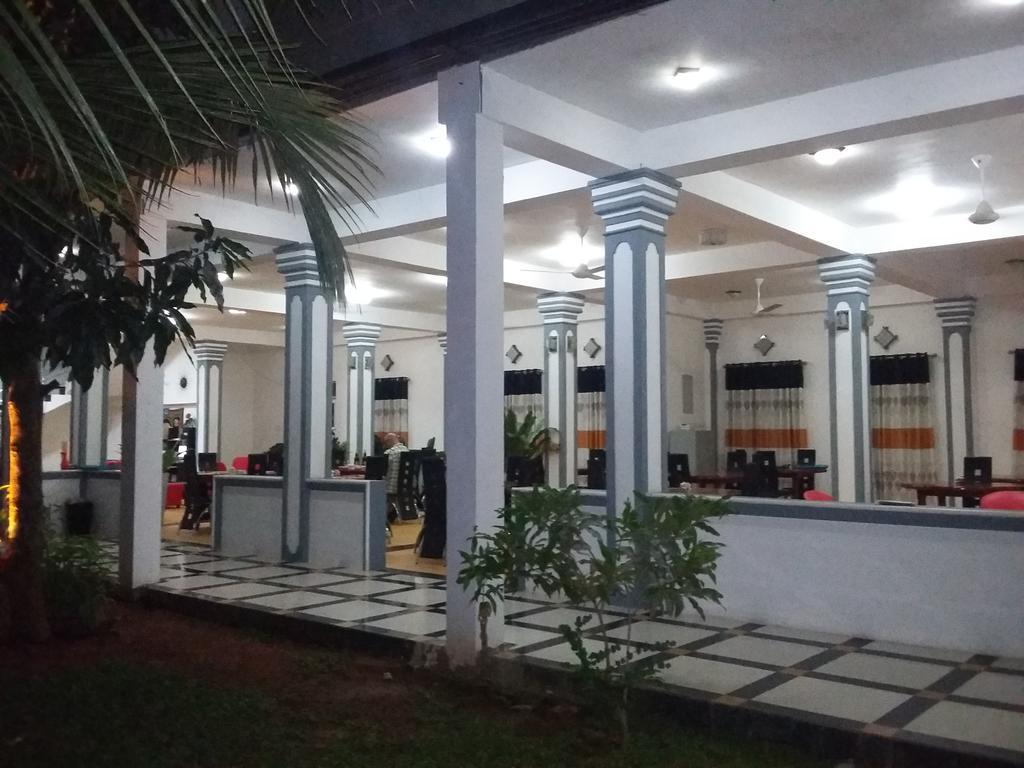 Peacock Reach Hotel Tissamaharama Exterior photo