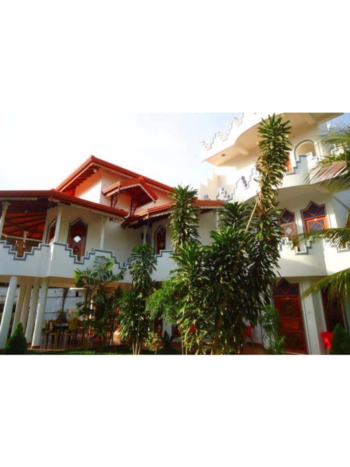 Peacock Reach Hotel Tissamaharama Exterior photo