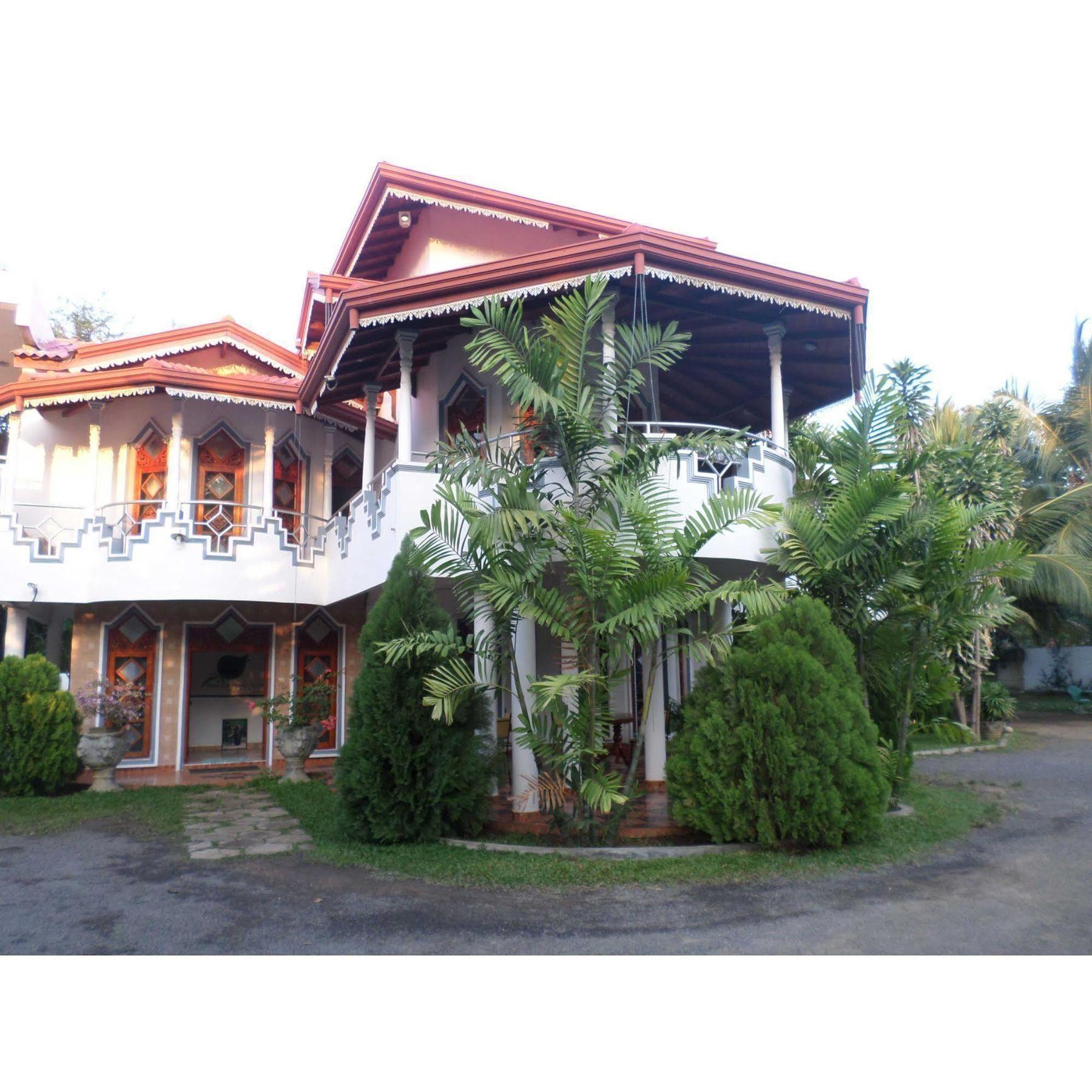 Peacock Reach Hotel Tissamaharama Exterior photo