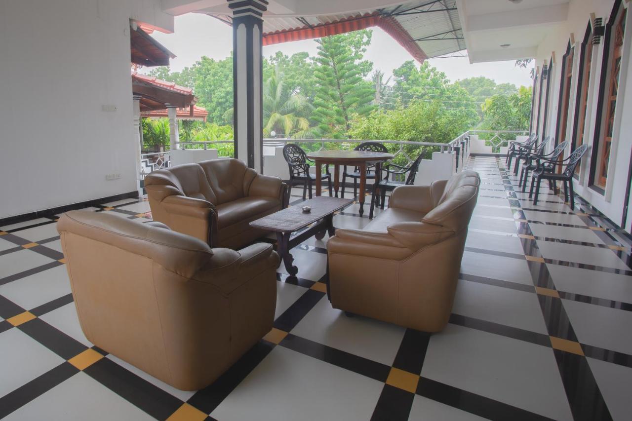 Peacock Reach Hotel Tissamaharama Exterior photo
