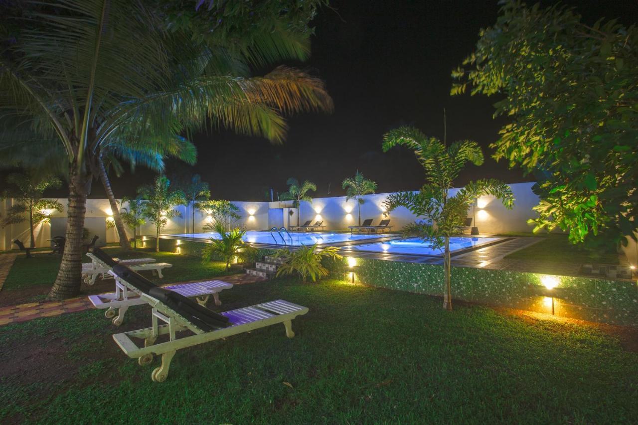 Peacock Reach Hotel Tissamaharama Exterior photo