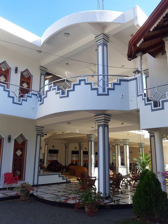 Peacock Reach Hotel Tissamaharama Exterior photo
